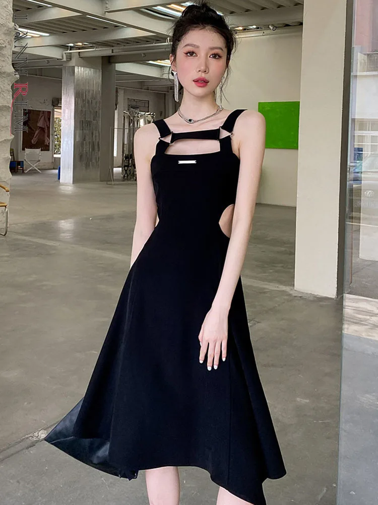 

LANMREM 2022 New Summer Women Retro Sexy Hollow Out Irregular Mid-length Black Suspender Dress For Female Party Clothing 2R2084