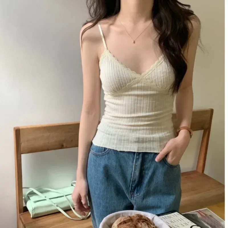 Женский кружевной топ с глубоким V-образным вырезом и открытой спиной