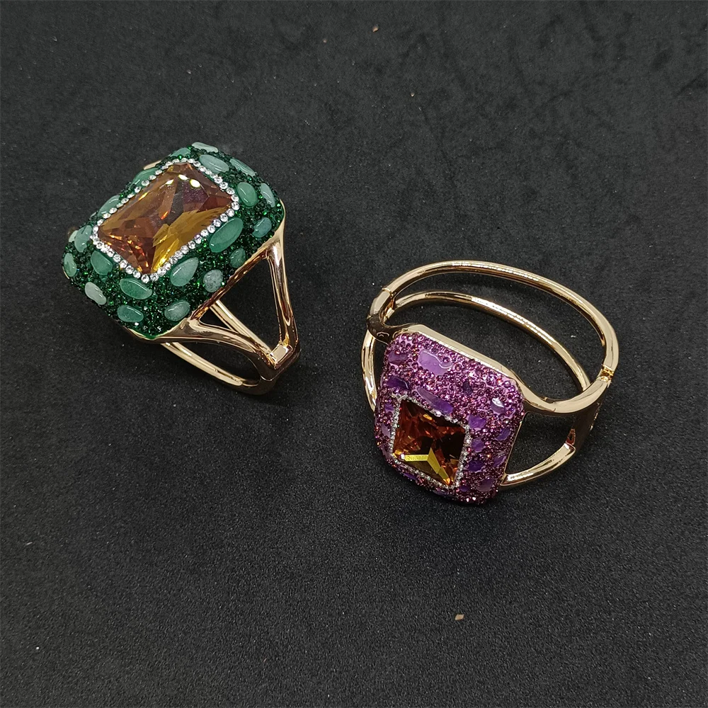 Женский браслет из натурального камня с гальваническим покрытием