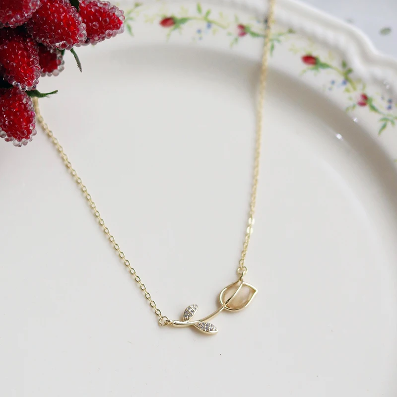 

Trendy Exquisite 14k Real Gold Beautiful and Charming Rose Flower Chain Necklace for Women High Quality Pendant Jewelry Hot Gift