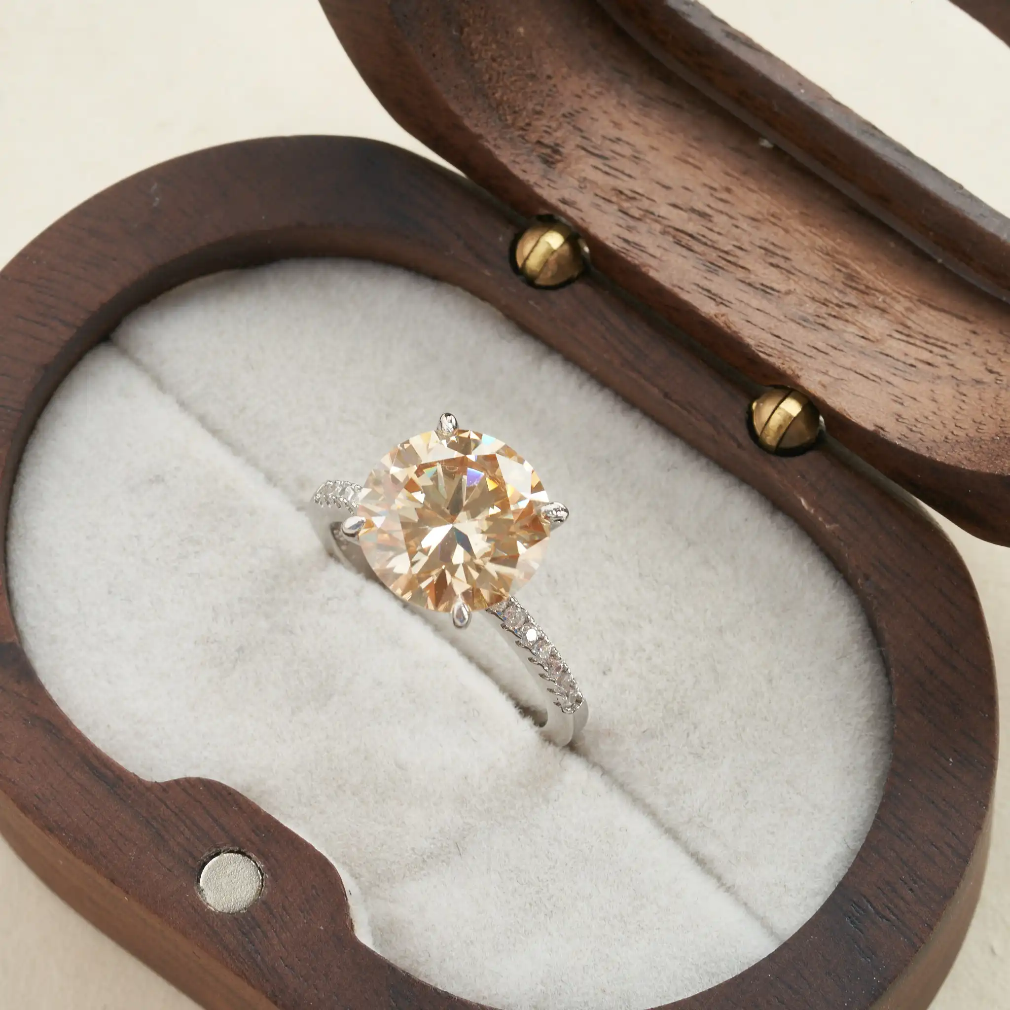 Женское кольцо с 4 когтями серебро 925 пробы