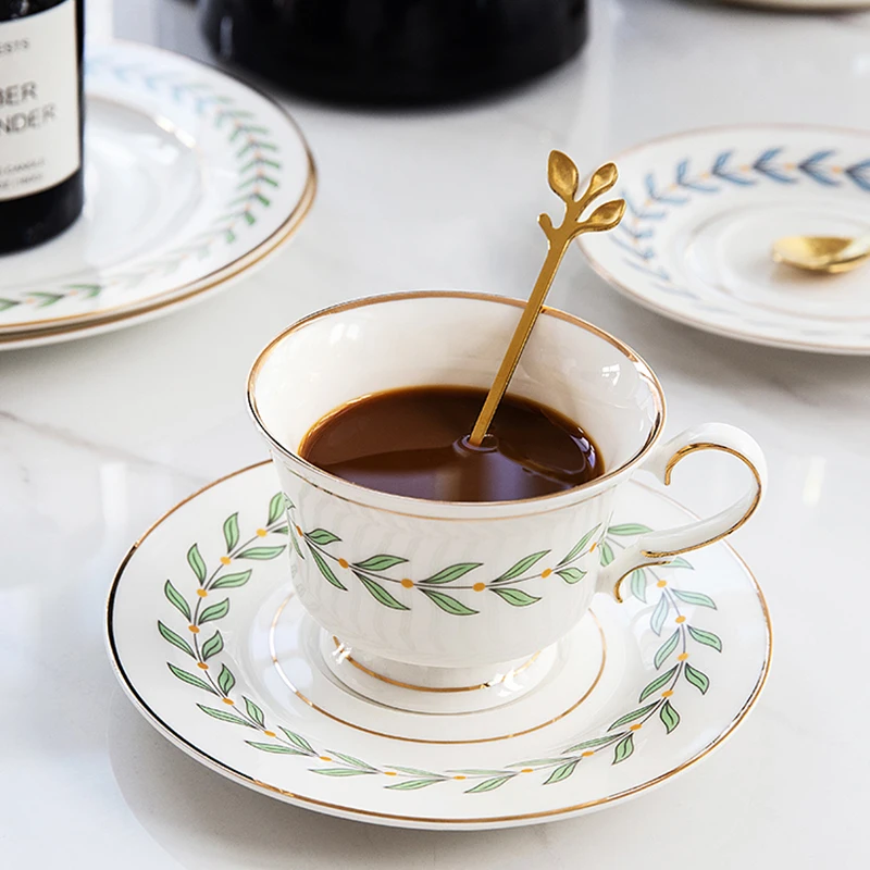 

Royal Creative European Coffee Cup Ceramic Simple White Teacup and Saucer Porcelain Chavenas De Cafe Home Drinkware Coffee Mug