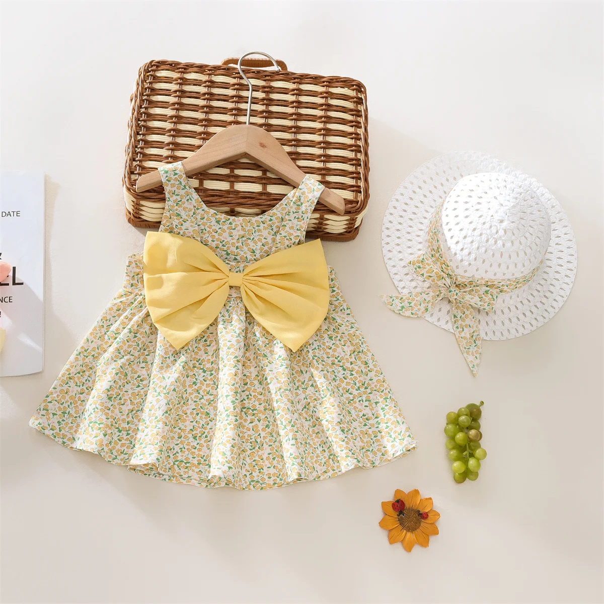 

Summer baby girl's dress back bow small floral square neck sling knee-length daily skirt cap