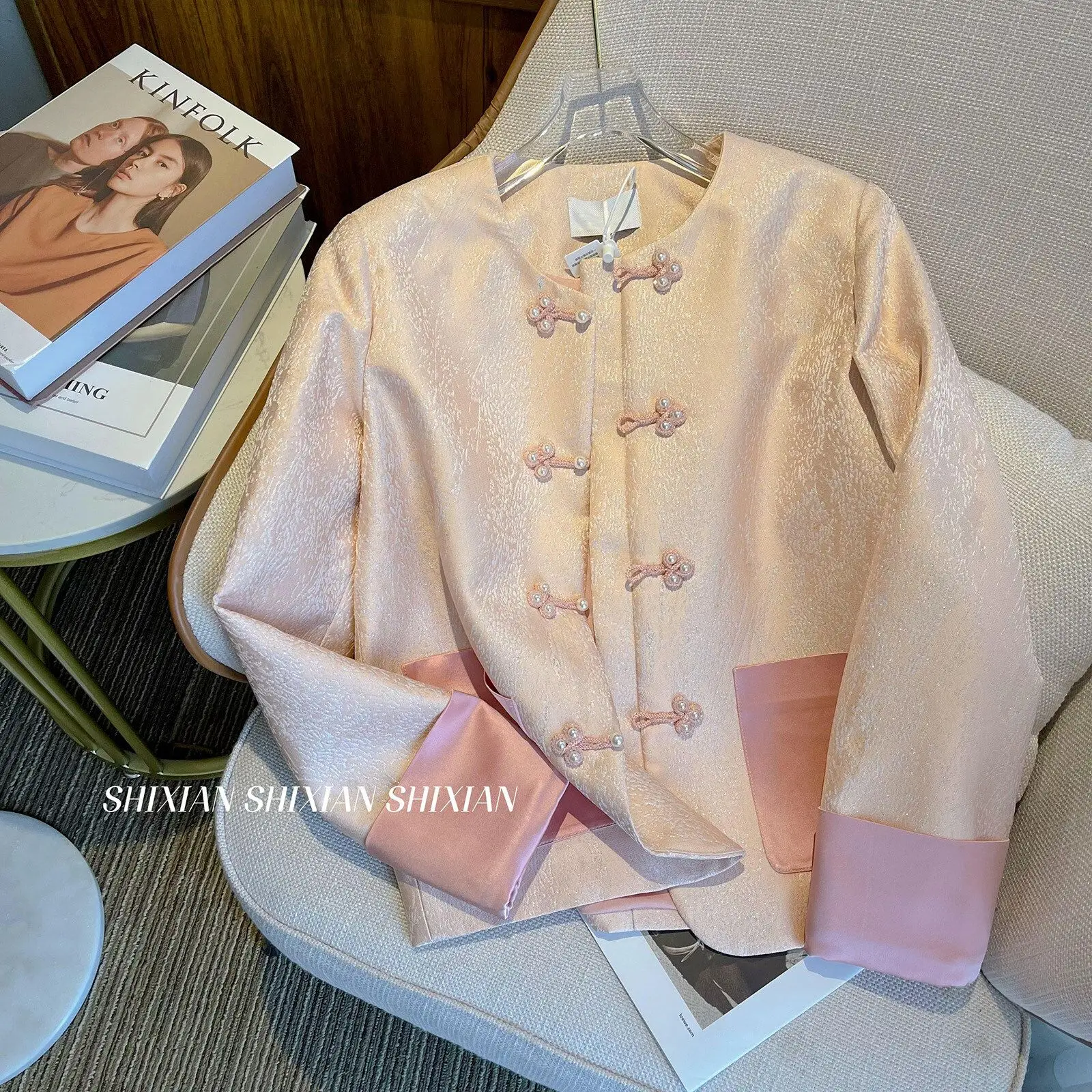

Женское короткое пальто, розовое осеннее короткое пальто с маленьким дизайном, топ в китайском стиле на пуговицах в республиканском стиле