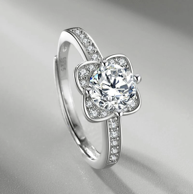 

European and American Silver Color Moissanite Zircon Four Leaf Lucky Ring Glittering Flower Jewelry Tanabata Festival Gift