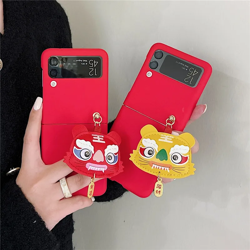 

Cute Leather Tiger Pendant Phone Cases For Samsung Galaxy Z Flip 3 Luxury Matte PC Back Cover Case For Samsung Z Flip3 Zflip 3