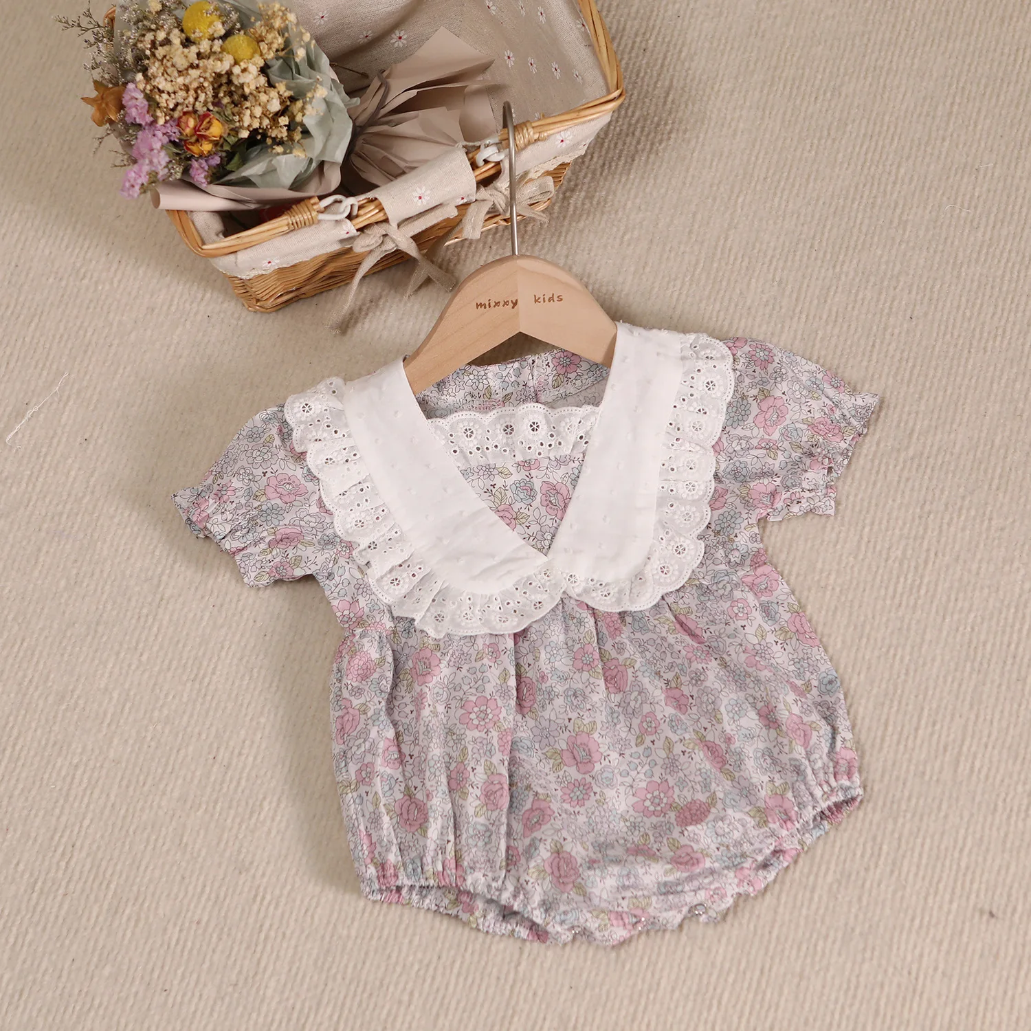 

2022 Summer Newborn Baby Girl Purple Floral Lace Collar Thin Jumpsuit Retro Cotton Cute Bodysuit One Piece Infant Outfits