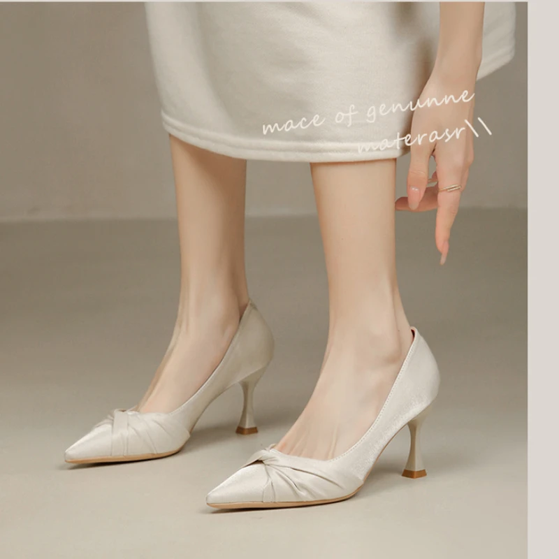 

Elegant Lady Sain Pointed Toe Dress Shoes Slip on with Rhinestone Bowknot Super Thin High Heels Wedding Party Prom Stiletto