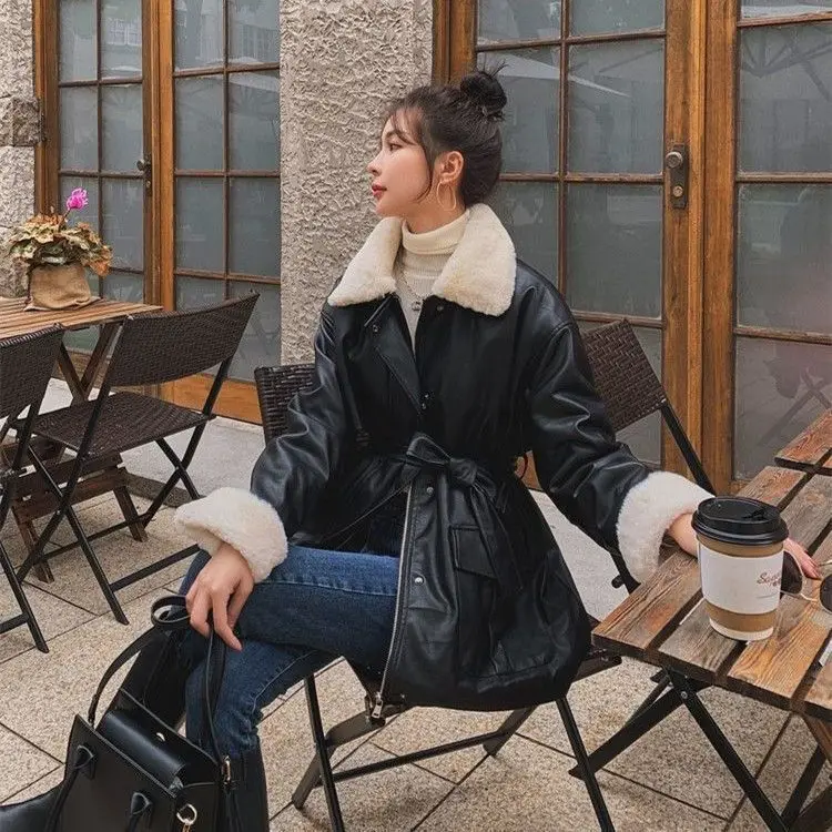 Leather Coat Women's Locomotive Style Autumn and Winter Warm Coat, Thickened and Cashmere, Vintage Black Leather Jacket