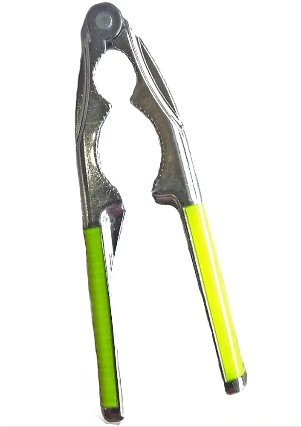 

Metal pliers type nut walnut cracker hunting, camping, home, car, hotel, restaurant, restaurant, daily Outdoor activities