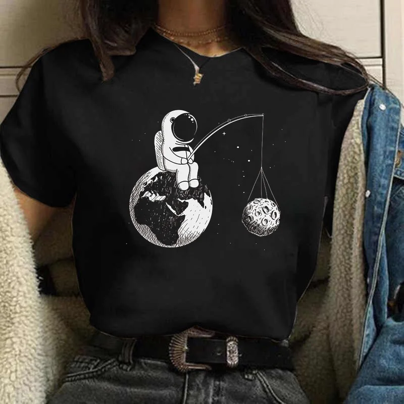 

New Cartoon Astronaut Print Women T Shirt Casual Round Neck Tops Loose Harajuku Short Sleeves T Shirt Korean Style Black Clothes