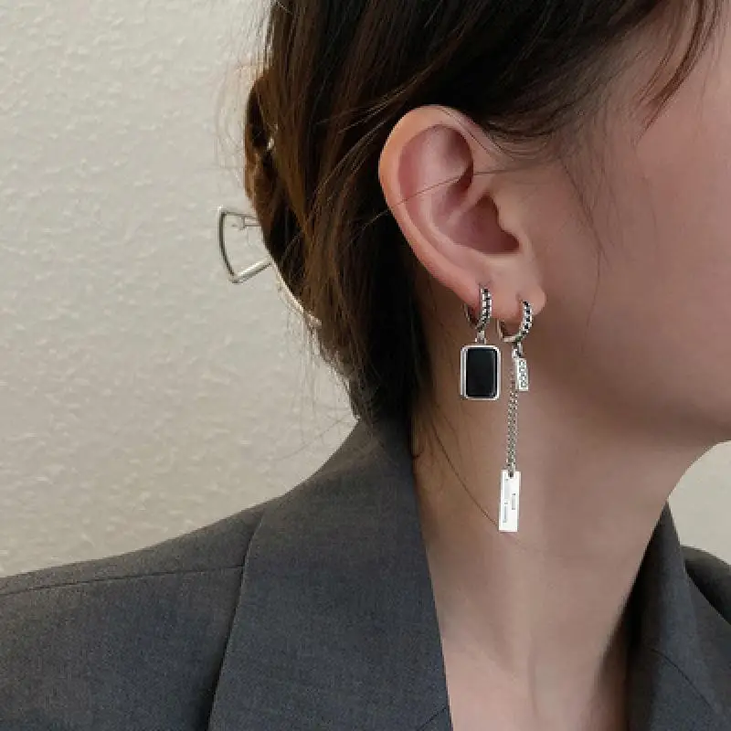 

Creative Personality Black Semi-Precious Square Tag Earrings Gothic Silver Color Hollow Fringe Pendant Earrings for Girl Jewelry