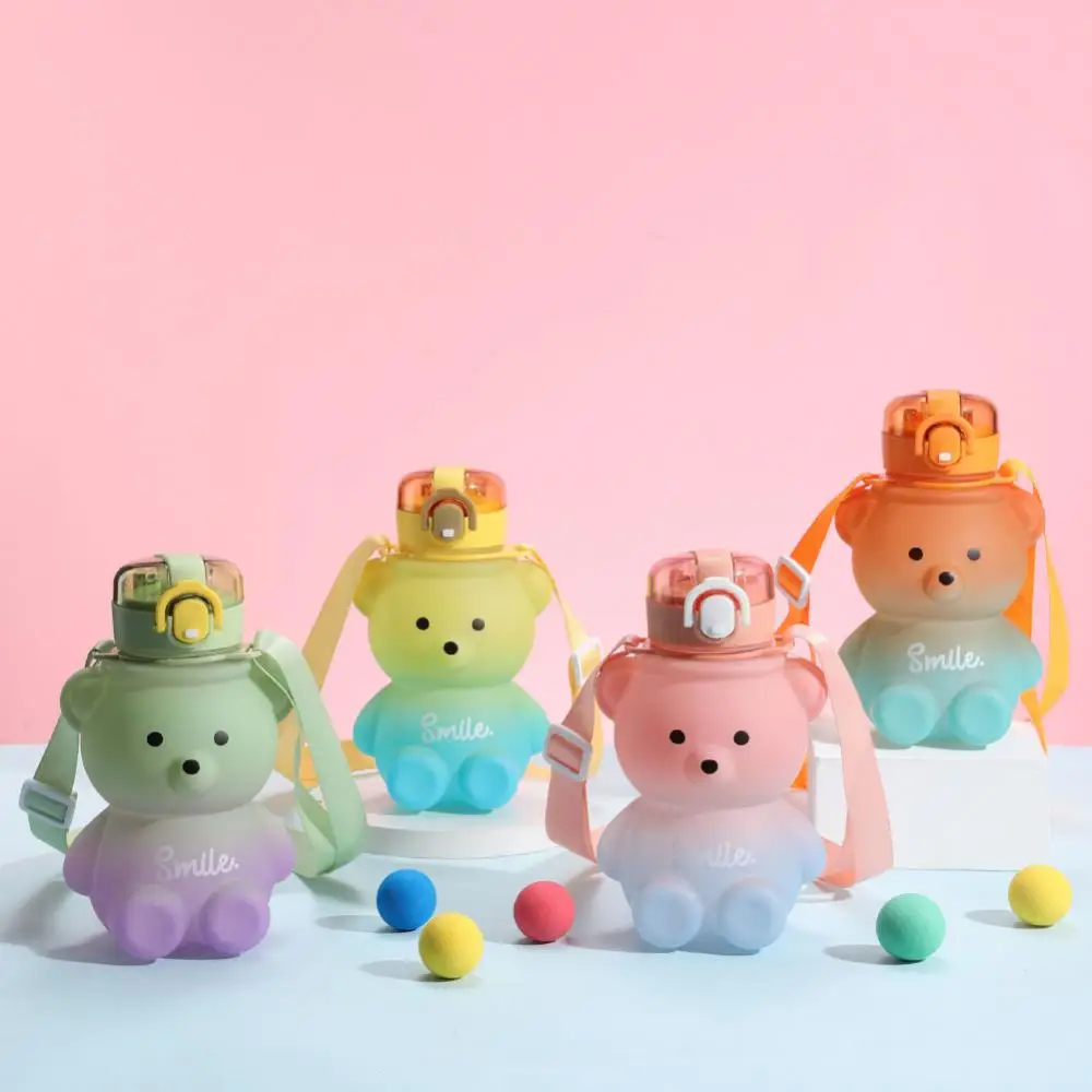 

Kawaii бутылка для воды, медведь, спортивная детская версия с ремешком, соломенная портативная для веревки, градиентный мультяшный медведь, со...
