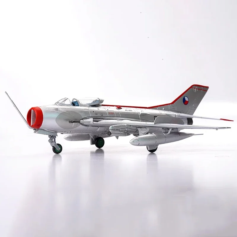 Литой под давлением масштаб 1:72 МиГ-19 Fighter S (S-105) Czechoslovakia 1964 готовая имитационная