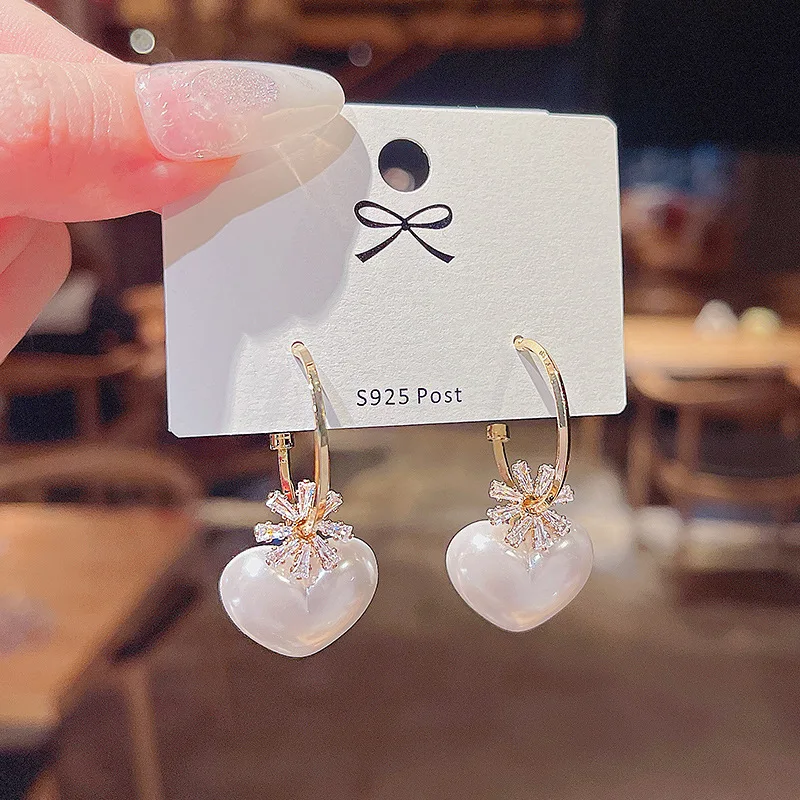 

Женские серьги-гвоздики из серебра 925 пробы