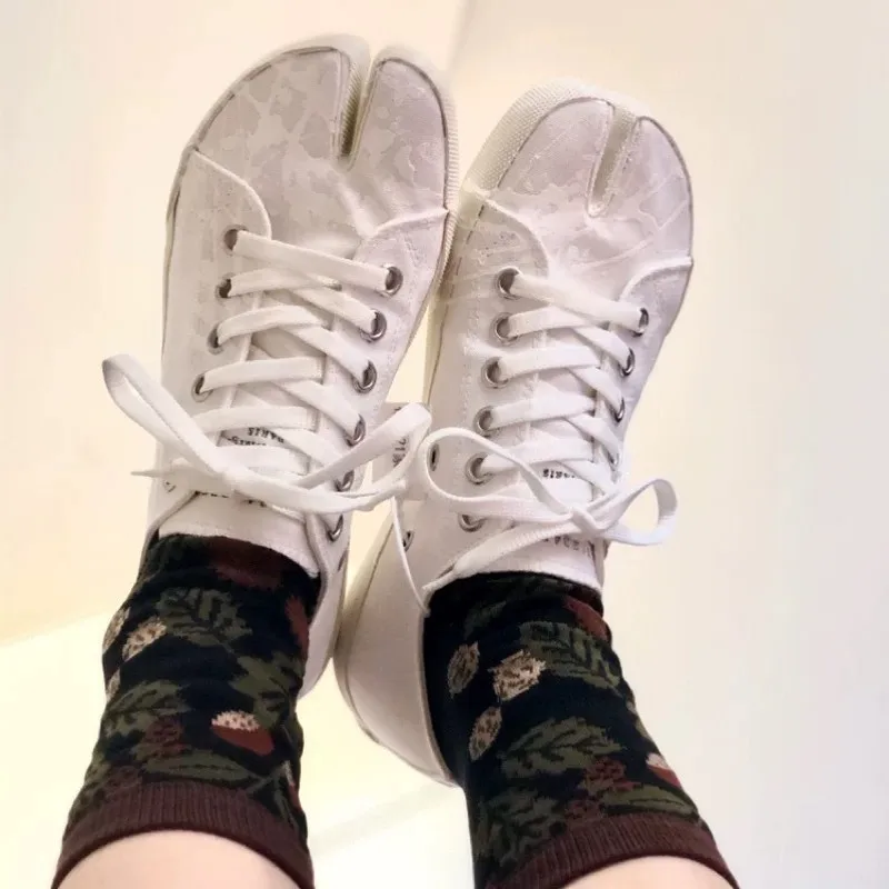 Women Cartoon Combed Cotton Two Toe Socks Japanese Multicolor Jacquard Split Toe Socks Flowers Art Cute Middle Tube Tabi Sock