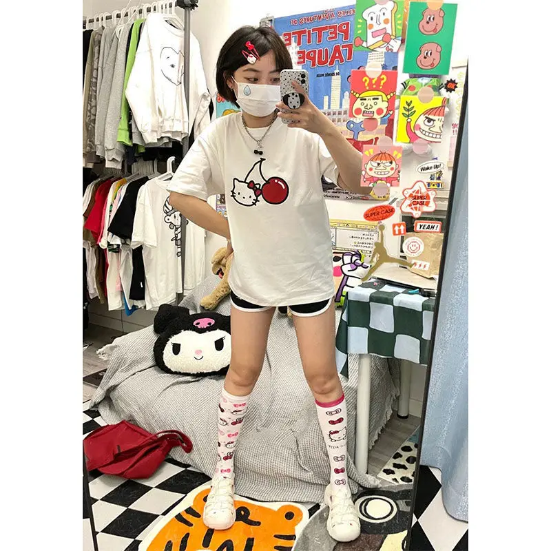 

Футболка женская хлопковая с коротким рукавом и принтом «Hello Kitty»