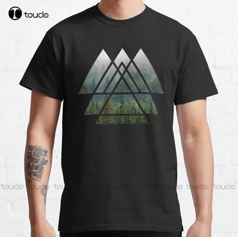 

Новая классическая футболка с изображением священных геометрических треугольников и туманного леса, рубашки для волейбола, Женская хлопко...