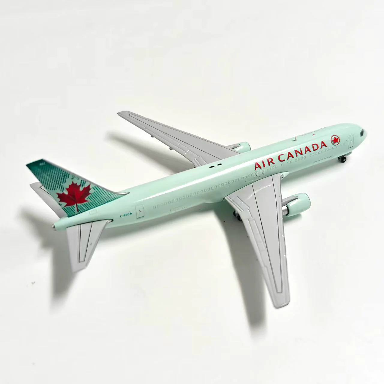 Фото Литая модель самолета JC B767 300 в масштабе 1:400, XX4498 C FPCA, из сплава. №3