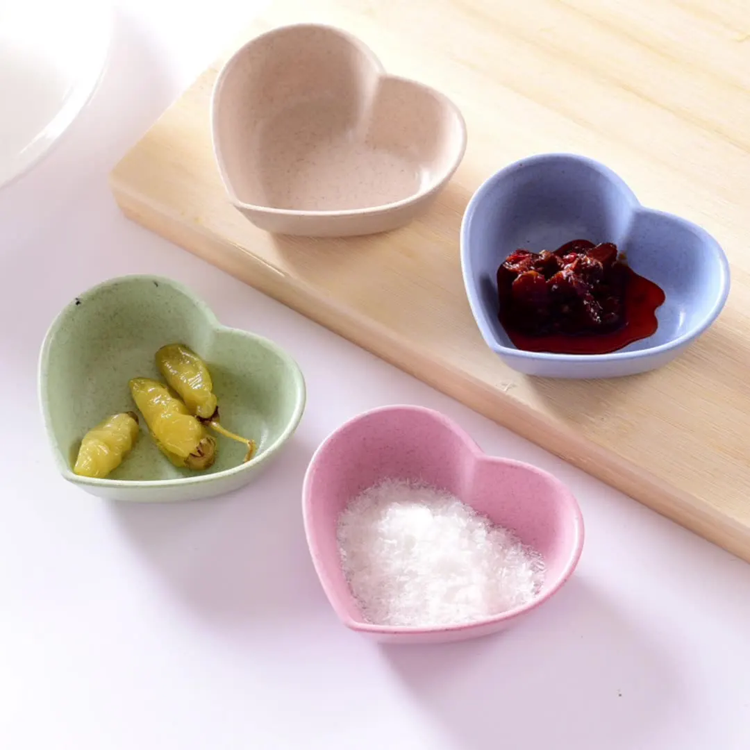 

5pcs Mini Bowl Love Heart Shape Wheat Straw Dinnerware Sauce Bowls for Food Tableware Vinegar Seasoning Bowls Kitchen Supplies