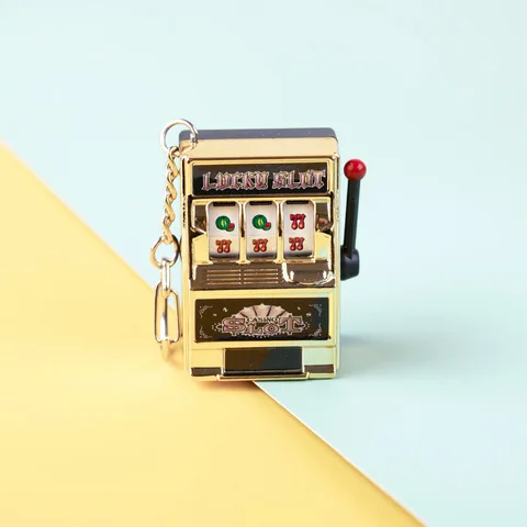 Креативная миниатюрная машинка для переворачивания мультяшных фруктов, музыкальная лотерейная машинка, портативная брелок для пальмовых игр, имитационная модель игрушки