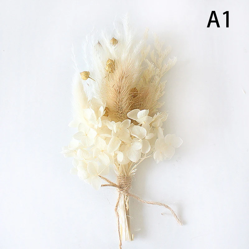 

Букет из сухоцветов для бутоньерки