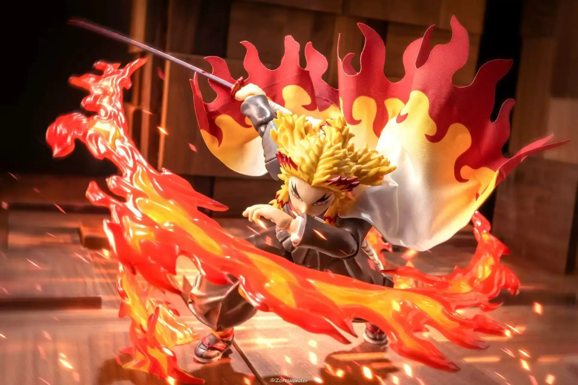 Фото Аниме-фигурка Demon Slayer SHF: плащ Кёджуро, одежда Танджиро, модель 1/12, аксессуары, встроенный каркас из проволоки, подарок №4