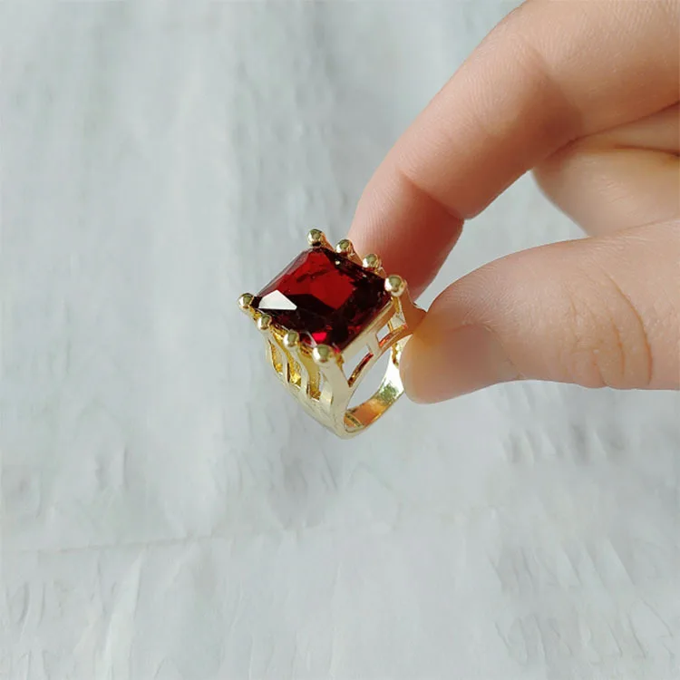 

Simple Fashion Gold Color Feather Big Zircon Ring Exquisite Jewelry Ring for Women Party Wedding Engagement Gift