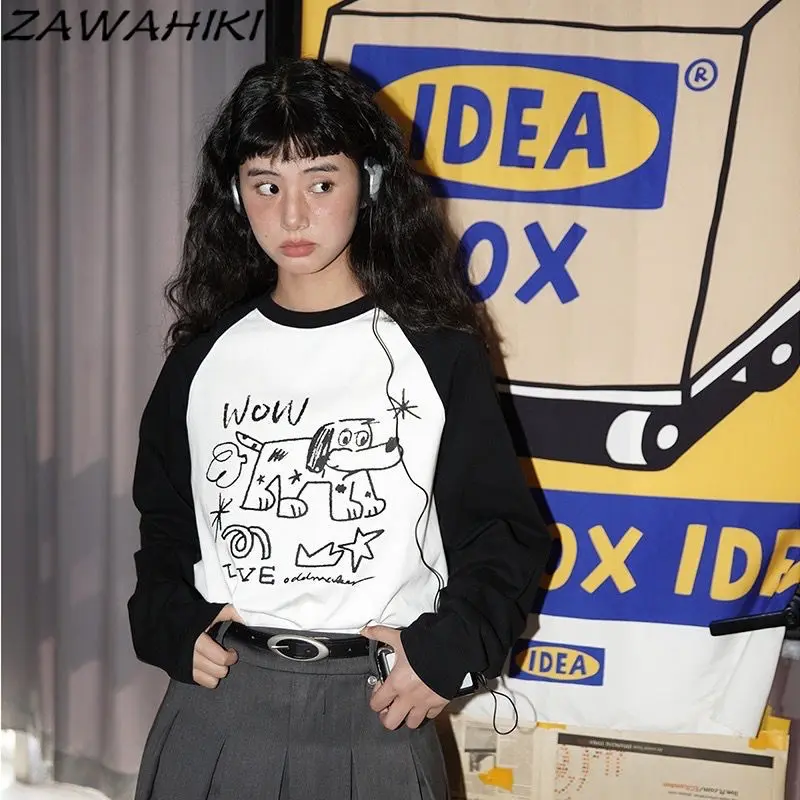 

Женская футболка с длинным рукавом реглан и мультяшным принтом