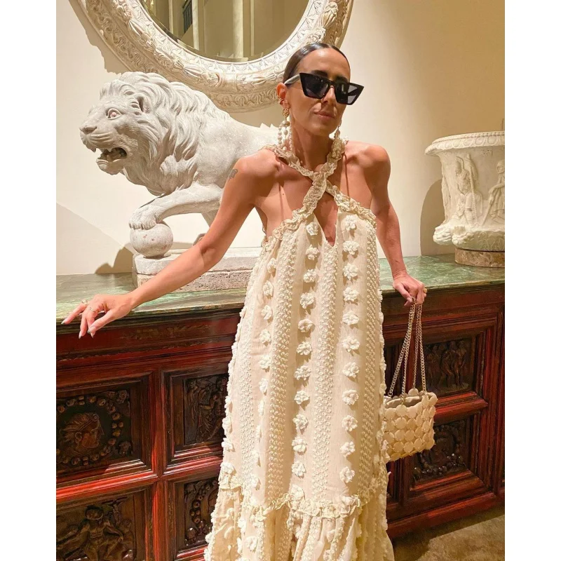 

Fashionable neck, floral, floor sweeping cake dress