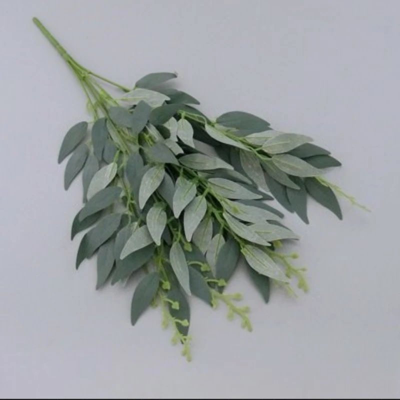 

Искусственный букет из листьев шелкового плюща