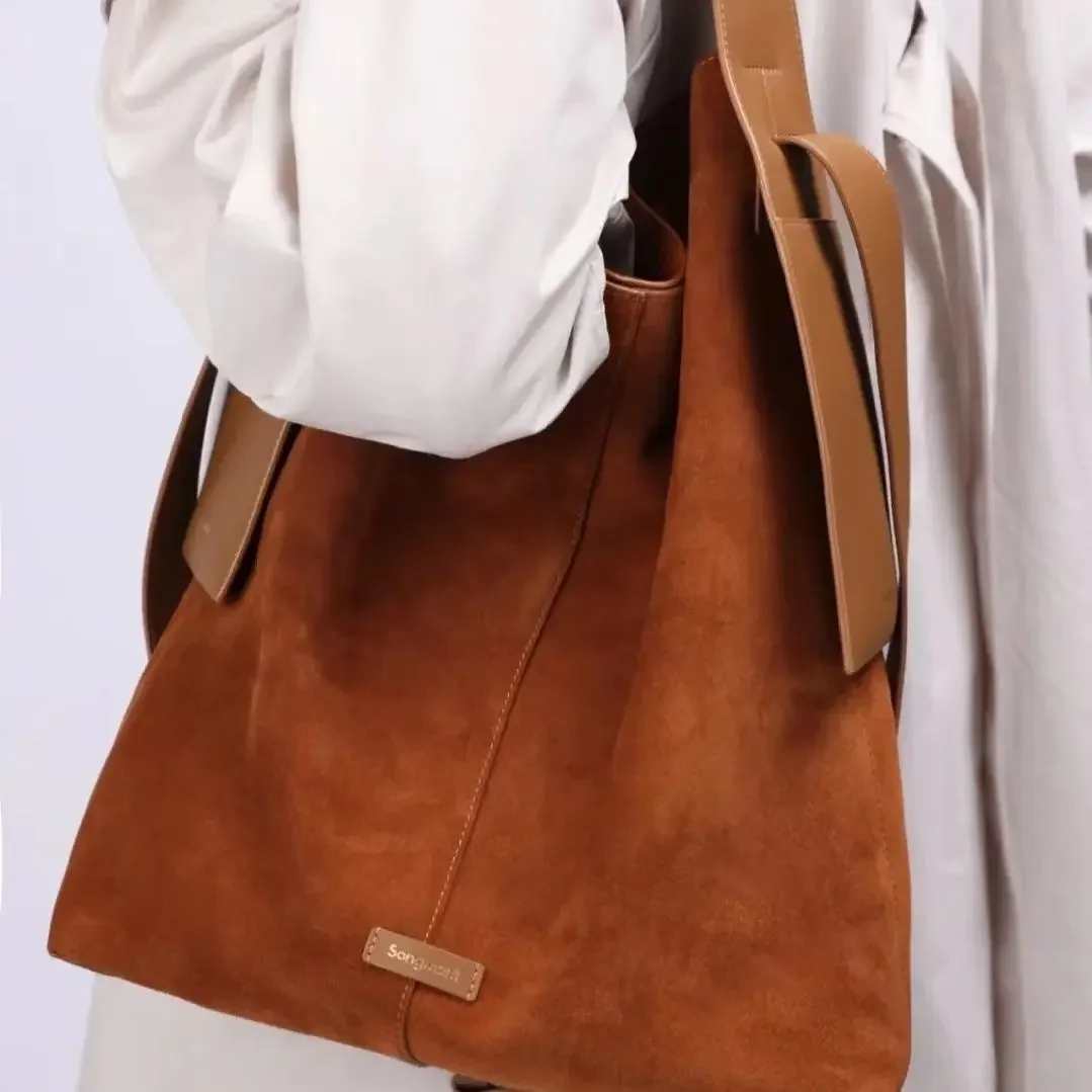 Женская сумка замшевая осенне-зимняя вместительная через плечо повседневная