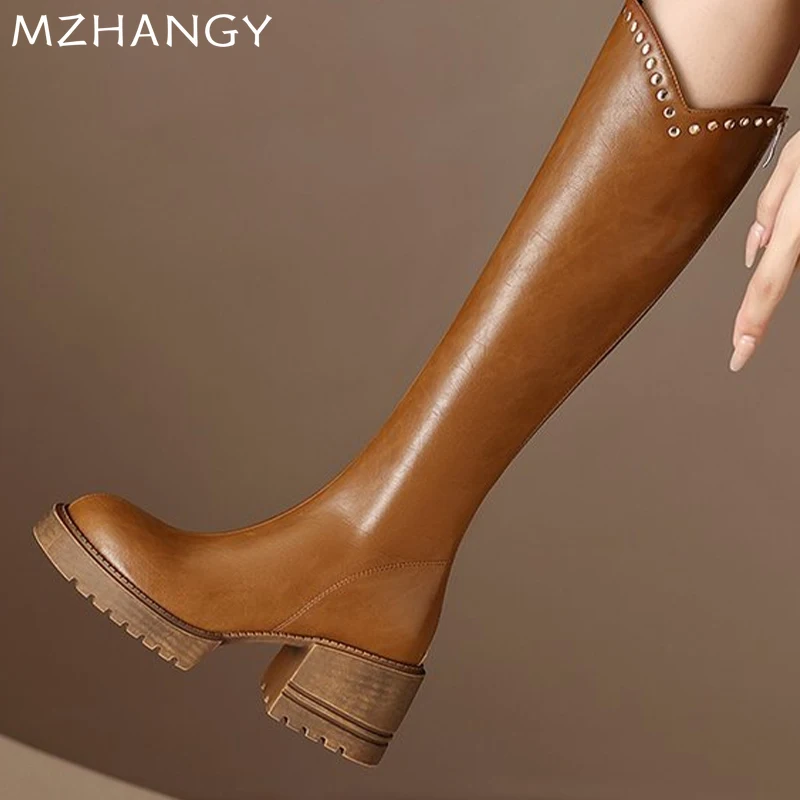 Женские кожаные высокие сапоги на массивном каблуке туфли до колена с