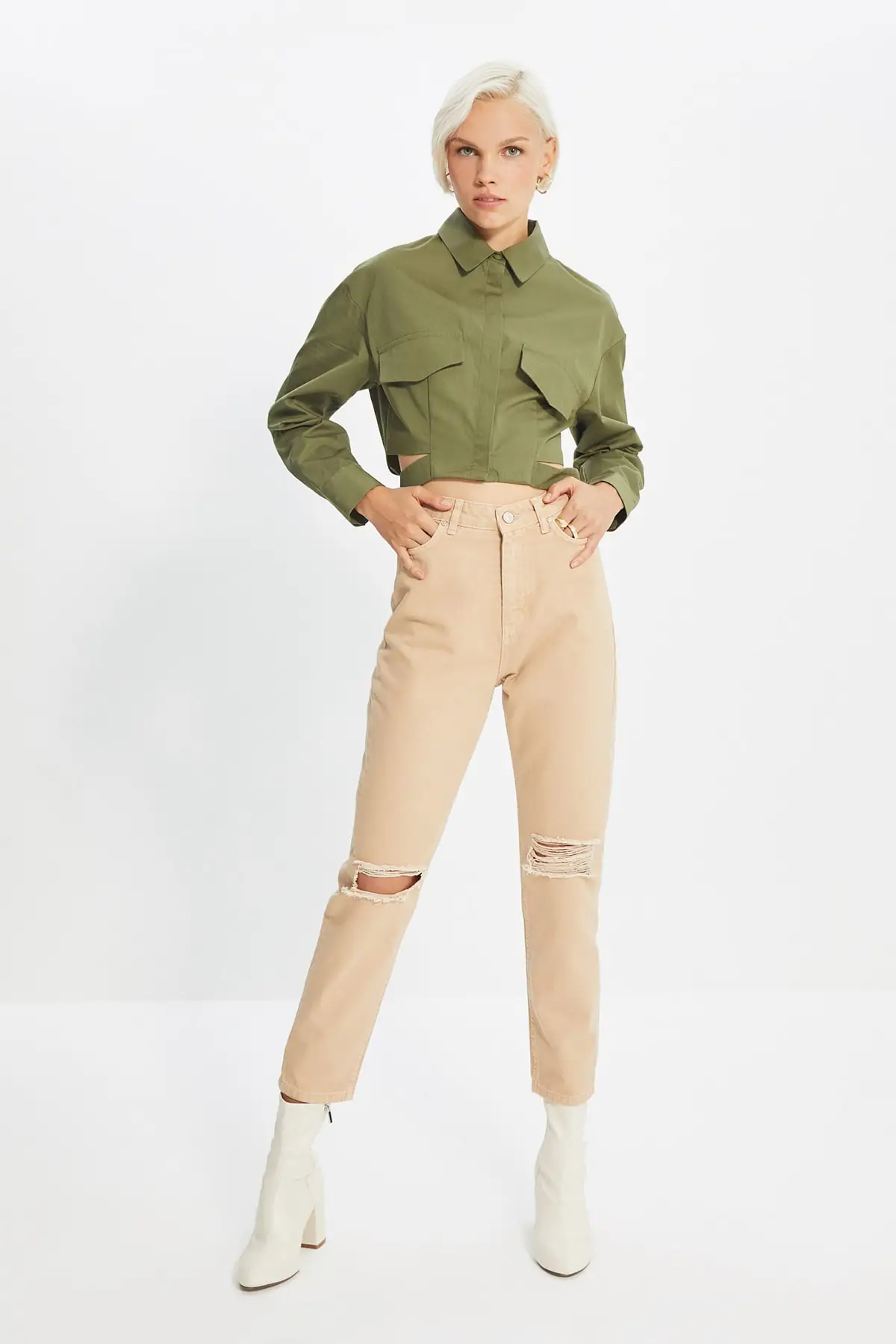 

Trendyol Yırtıklı High Bel Mom Jeans TWOAW22JE0857