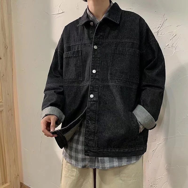 

Синяя черная джинсовая куртка для мужчин, модные джинсовые куртки в стиле ретро с карманами, Мужская Уличная одежда, свободная куртка-бомбе...