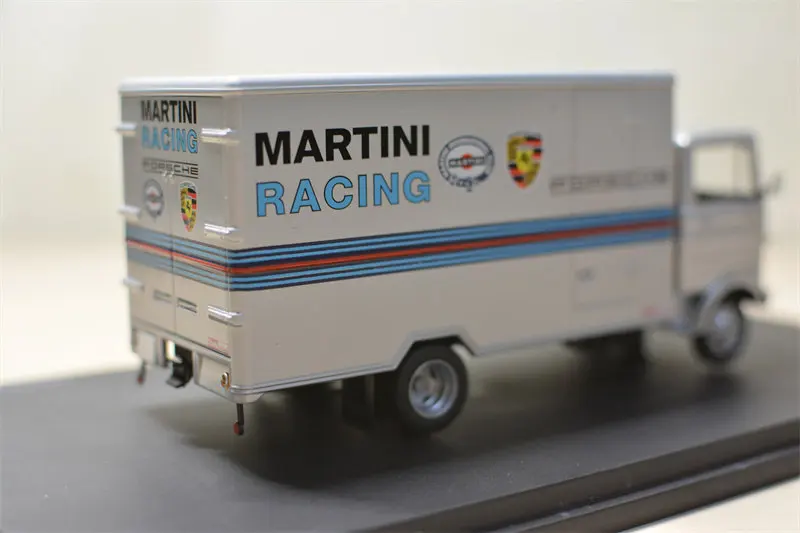 Фото Модель автомобиля Schuco 1:43 Benz LP608 Martini из литого металла №2