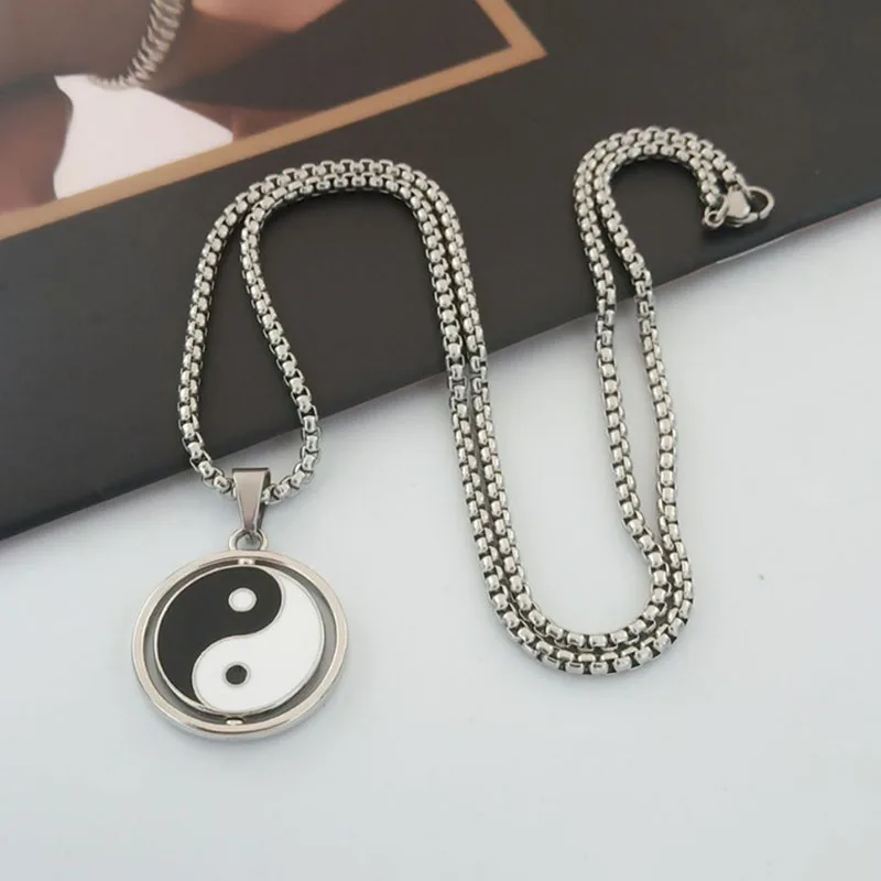 

Black White Yinyang Tai Ji Pendant Necklace for Men Women Rotatable Round Hoop Pendants Hiphop Collar Necklace Neck Jewelry Gift