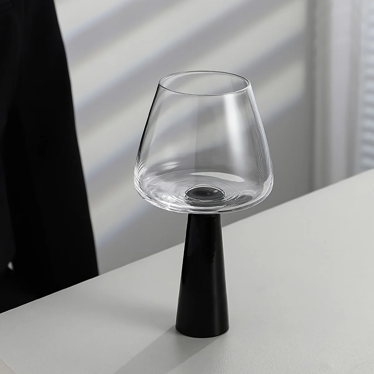 

Стеклянные бокалы для вина ручной работы