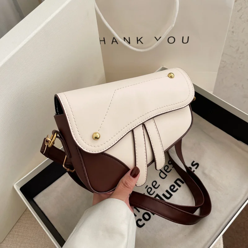 

Женская сумка, брендовая Дизайнерская Дорожная сумка из искусственной кожи на цепочке, женские седельные сумки, сумка на одно плечо для дев...