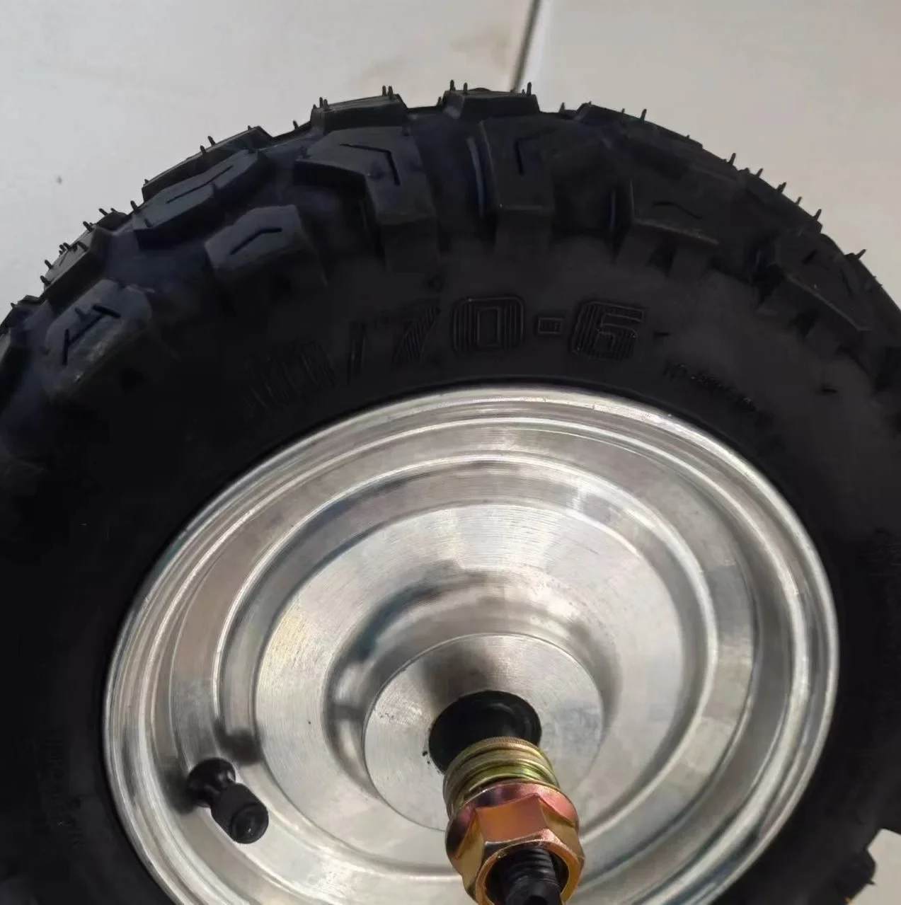 Двигатель для мотоцикла или велосипеда