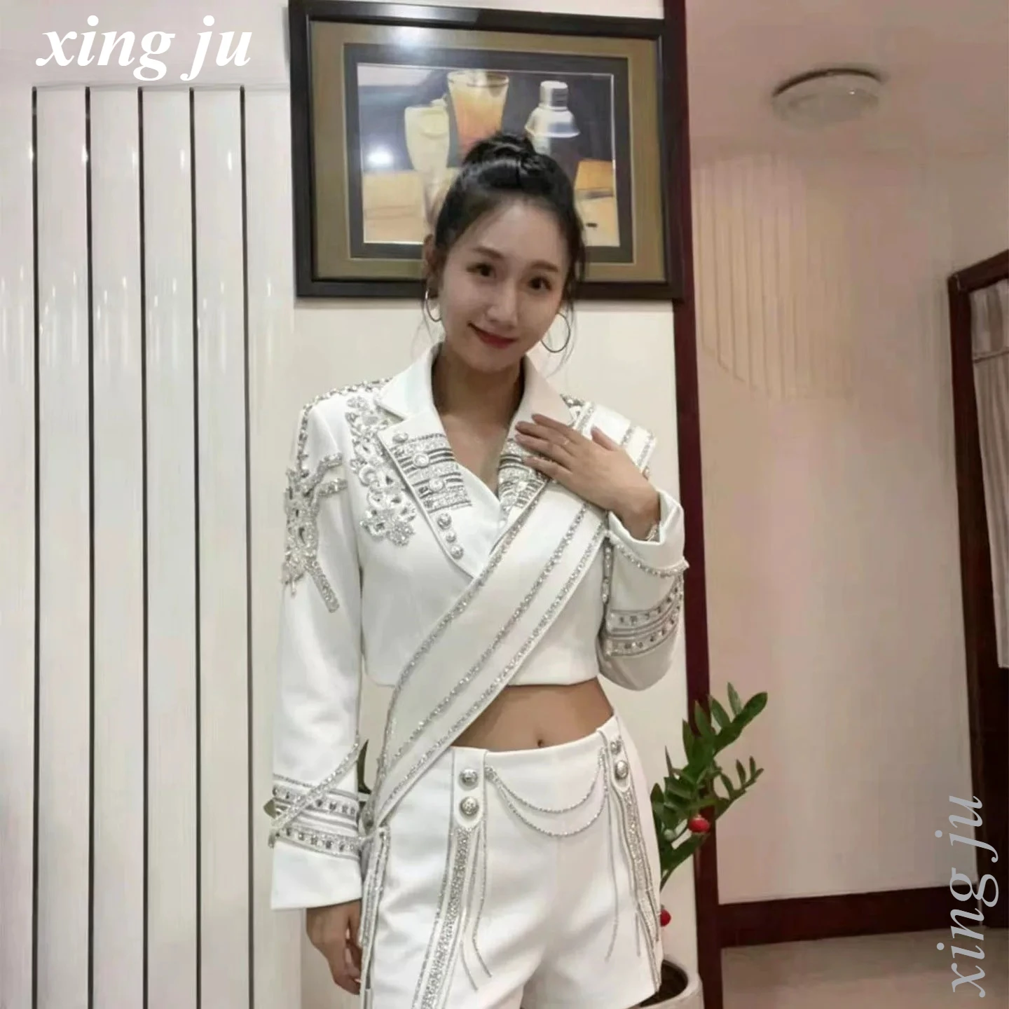 Фото Костюм для выступлений Xing Ju Kpop: белое пальто с вышивкой и бахромой, обтягивающие шорты для джазовых танцев, хип-хопа, вечеринок и сцены №4