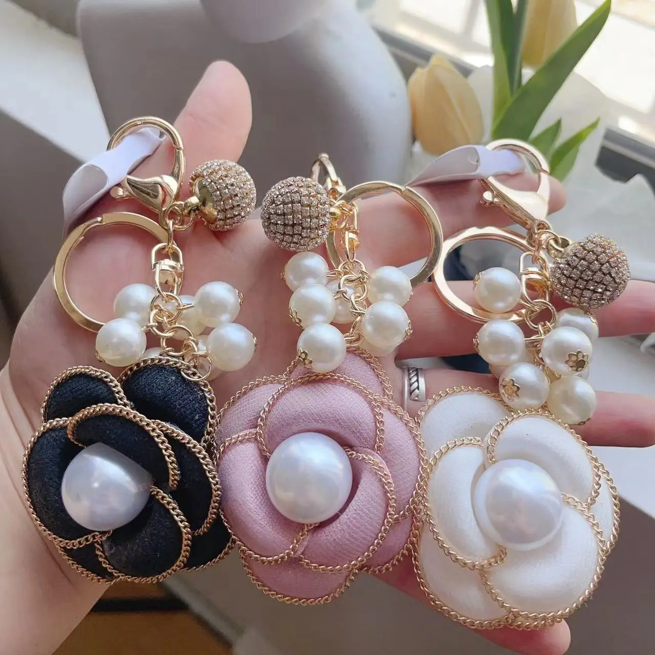 

Boutique French Fragrant Breeze Pearl Perfume Chain Camellia Flower Keychain Car Key Bag Charm Women Girl Keyring Gift Jewelry
