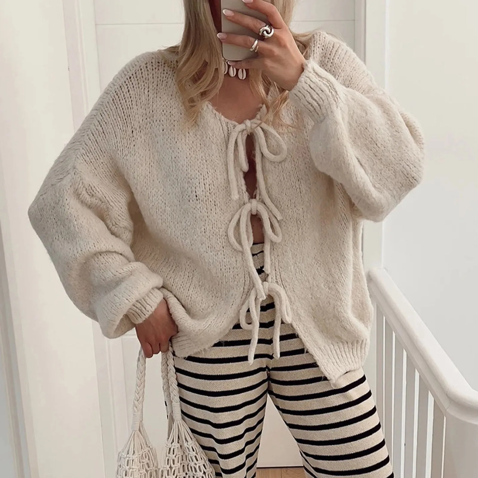 Женский кардиган на шнуровке с открытым передом и рукавами-фонариками