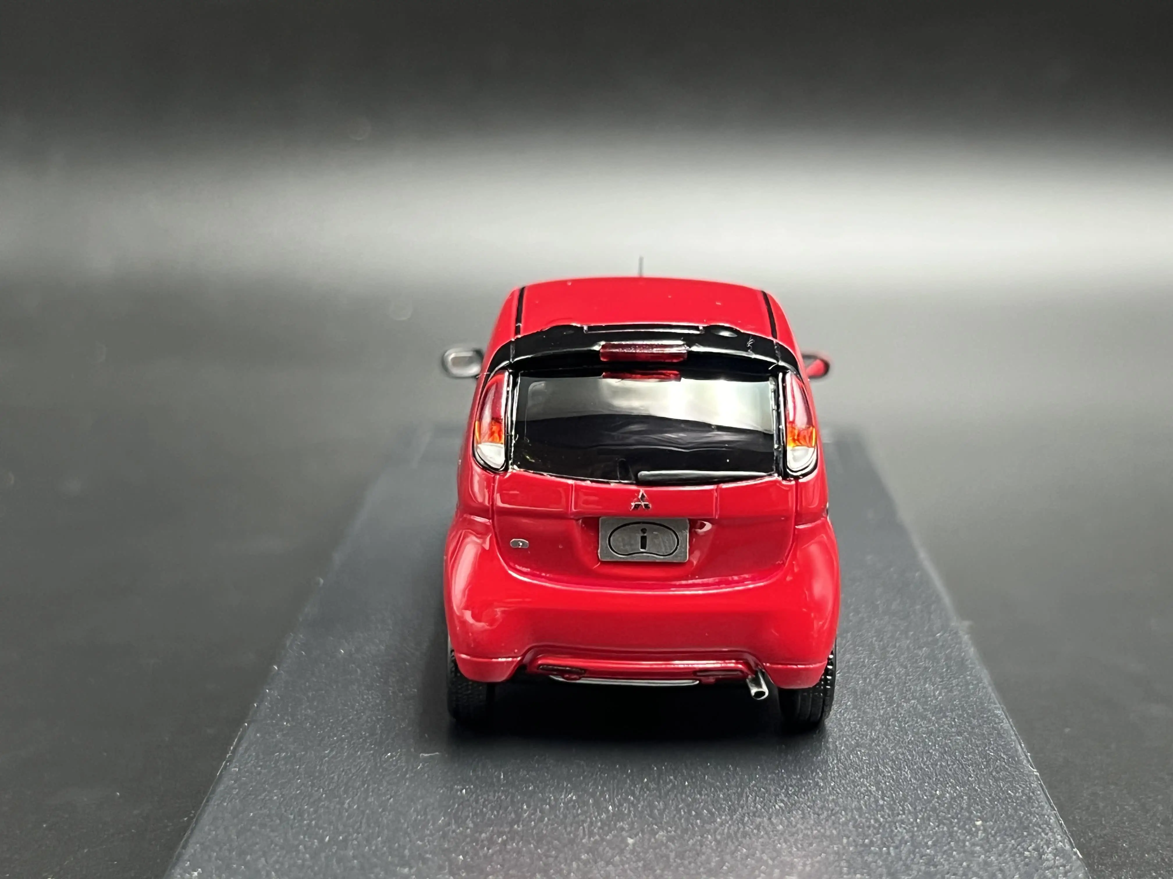 Фото Модель автомобиля Hi-Story 1:43 Mitsubishi I T 2010 из смолы №4