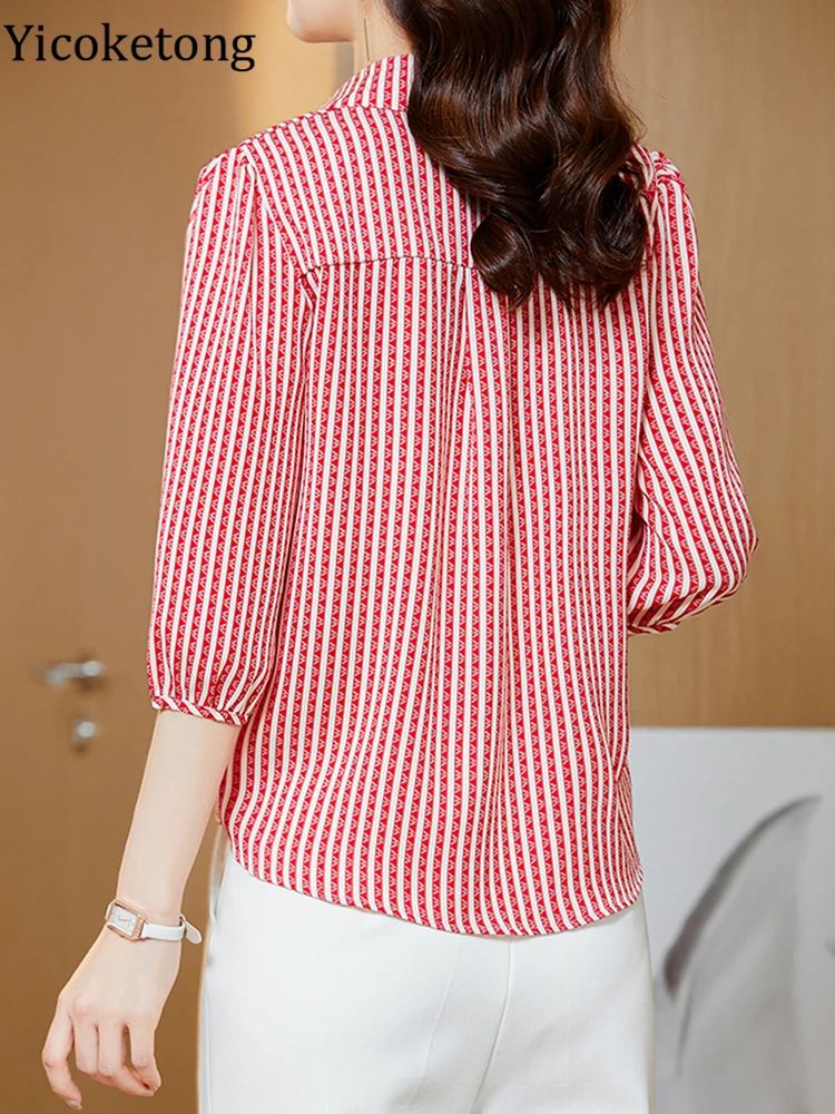 Женская шифоновая блузка в полоску с V-образным вырезом