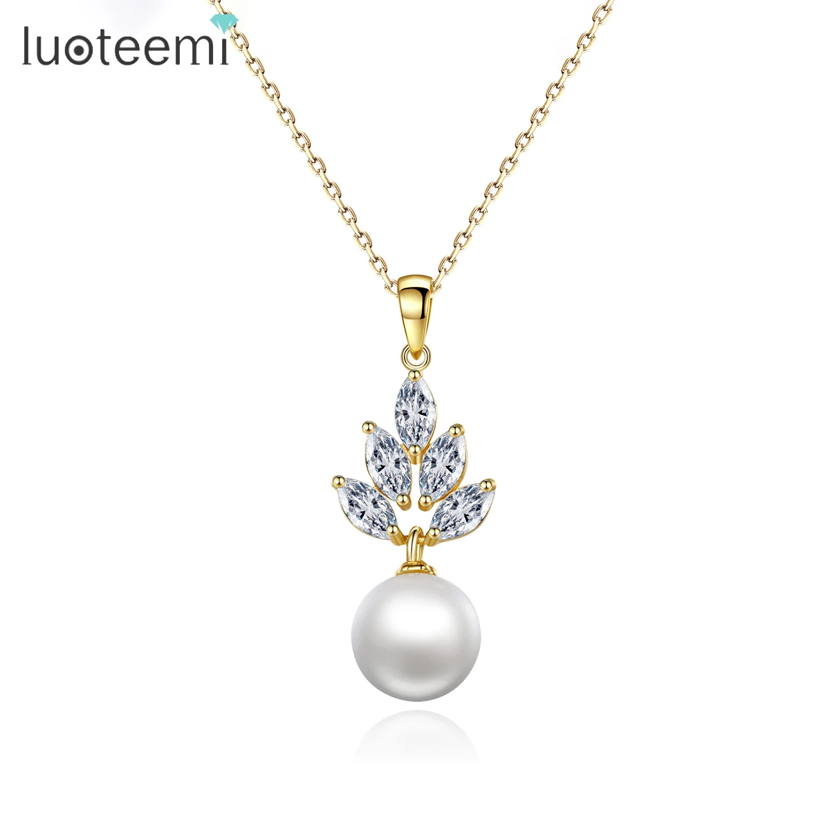 

Цепочка женская с кулоном из искусственного жемчуга и фианита