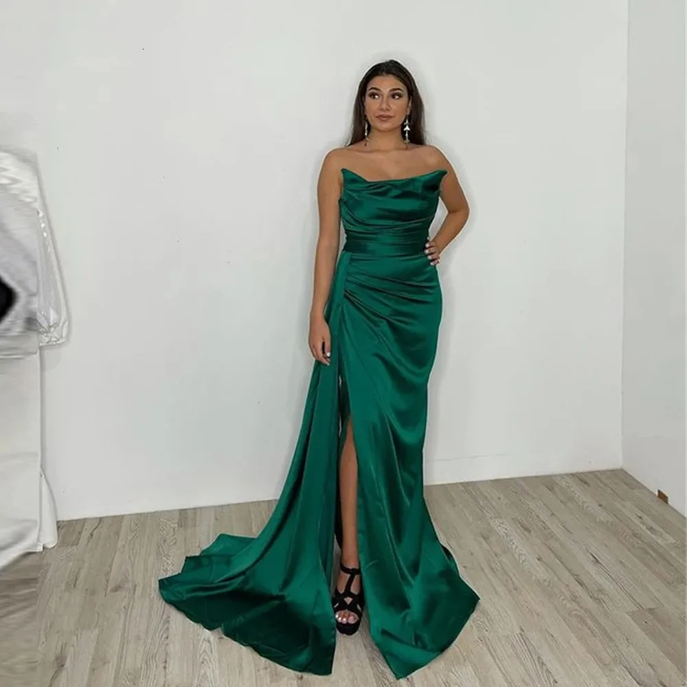 Modern Emerald Green Satin Long Evening Dresses Strapless Pleats Side Slit Prom Gowns Women Occasion Formal Dress