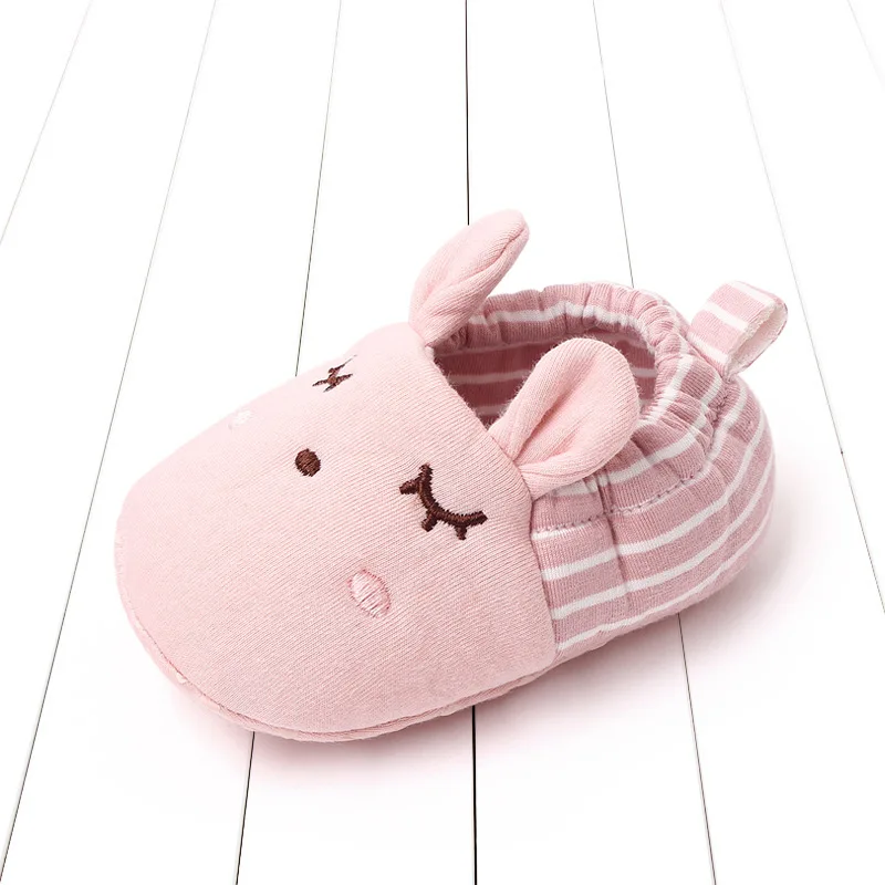 Черные детские туфли Yibubu симпатичные и просторные простые стильные для