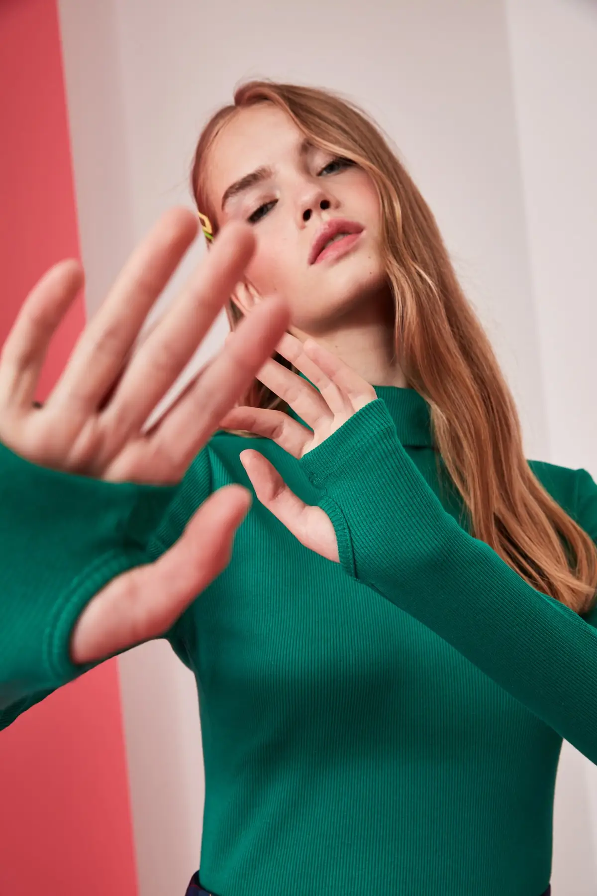 

Emerald green, Turtleneck, Finger Detailed, Ribbed Knit Blouse, Natural Cotton Woven Fabric, Do not sweat, comfortable, Flexible, Modern