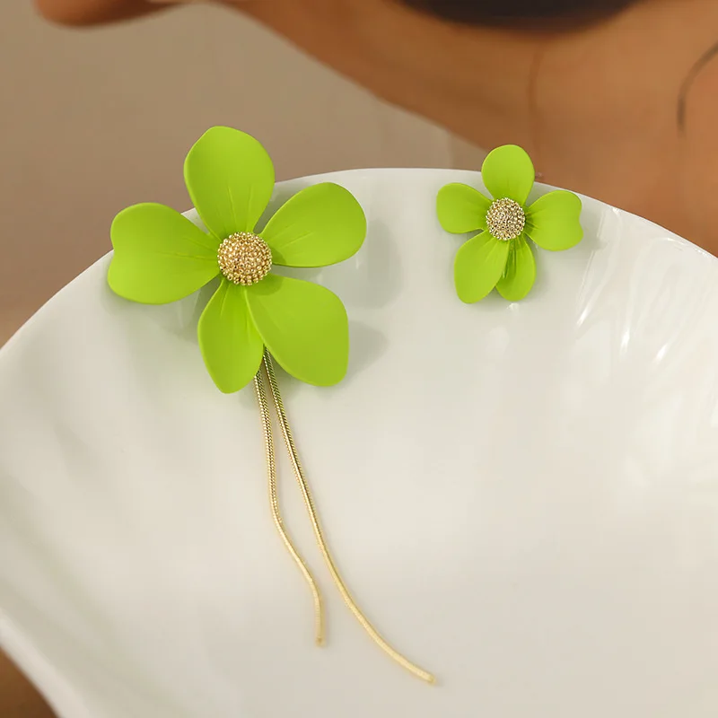 

Korean Cute Flower Stud Earrings For Women Girl New Fashion Green Sweet Asymmetrical Earrings Summer Travel Party Jewelry Gifts